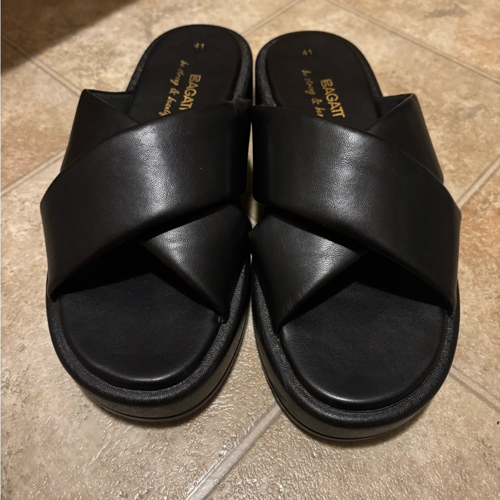 Black Crisscross Slide Sandals - Bagatt
